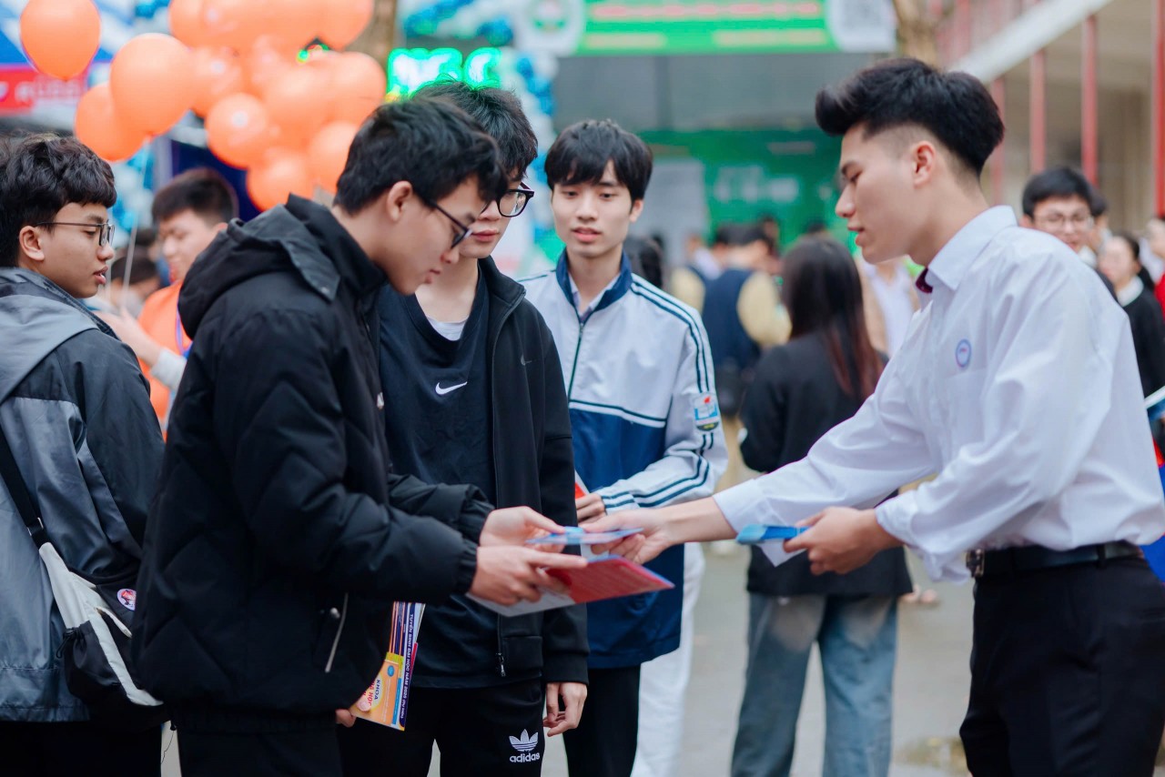 Trường Đại học Tài chính - quản trị kinh doanh sẽ tuyển sinh 1.000 sinh viên trong năm 2025 Trường Đại học Tài chính - quản trị kinh doanh sẽ tuyển sinh 1.000 sinh viên trong năm 2025