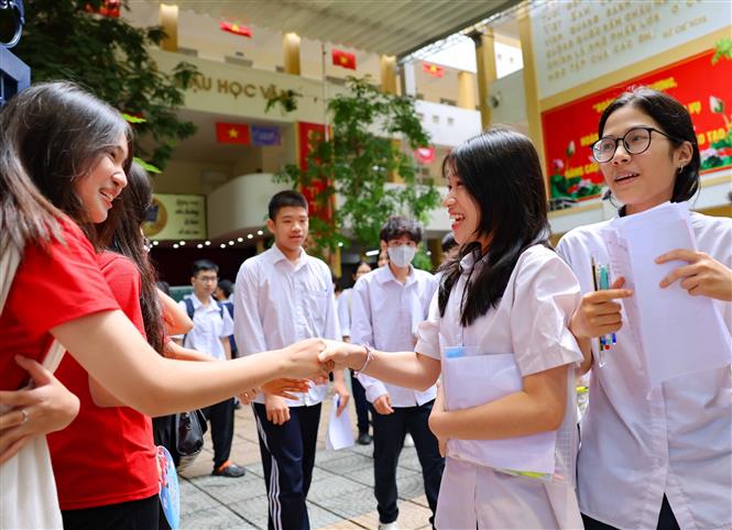 Phí giữ chỗ đầu cấp tại trường tư lên tới 30 triệu đồng Chú thích ảnh