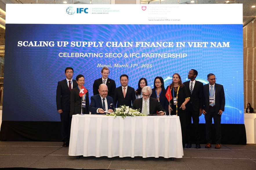 Thêm 5 triệu Franc Thụy Sĩ tài trợ vốn lưu động cho doanh nghiệp vừa và nhỏ Thêm 5 triệu Franc Thụy Sĩ hỗ trợ tài chính chuỗi cung ứng cho doanh nghiệp vừa và nhỏ