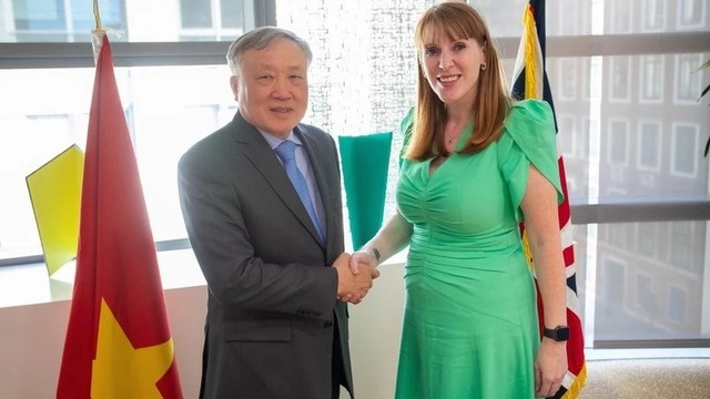 Viet Nam, UK strengthen cooperation on int’l financial center development