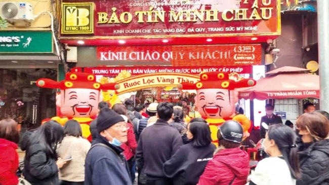 Cơn sốt giá vàng chưa hạ nhiệt song nhiều rủi ro