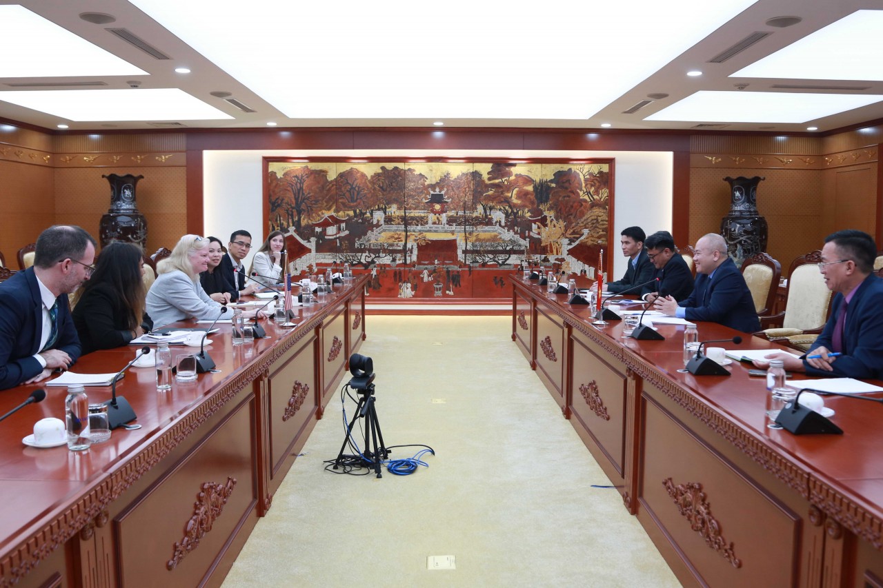 Thứ trưởng tiếp Phó Trợ lý Ngoại trưởng Hoa Kỳ Ann K. Ganzer