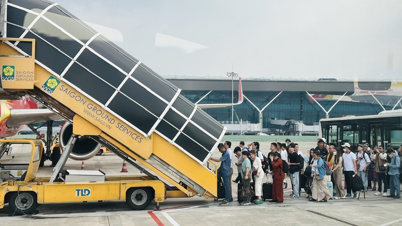 Giá vé máy bay dịp lễ 30/4 và 1/5 tăng từ 500.000 - 1 triệu đồng so với ngày thường