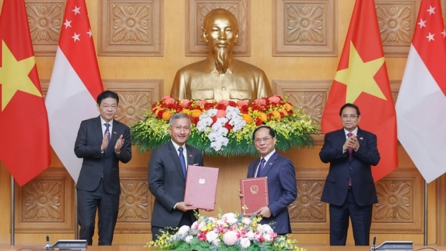 Việt Nam, Singapore trao đổi nhiều văn kiện hợp tác quan trọng