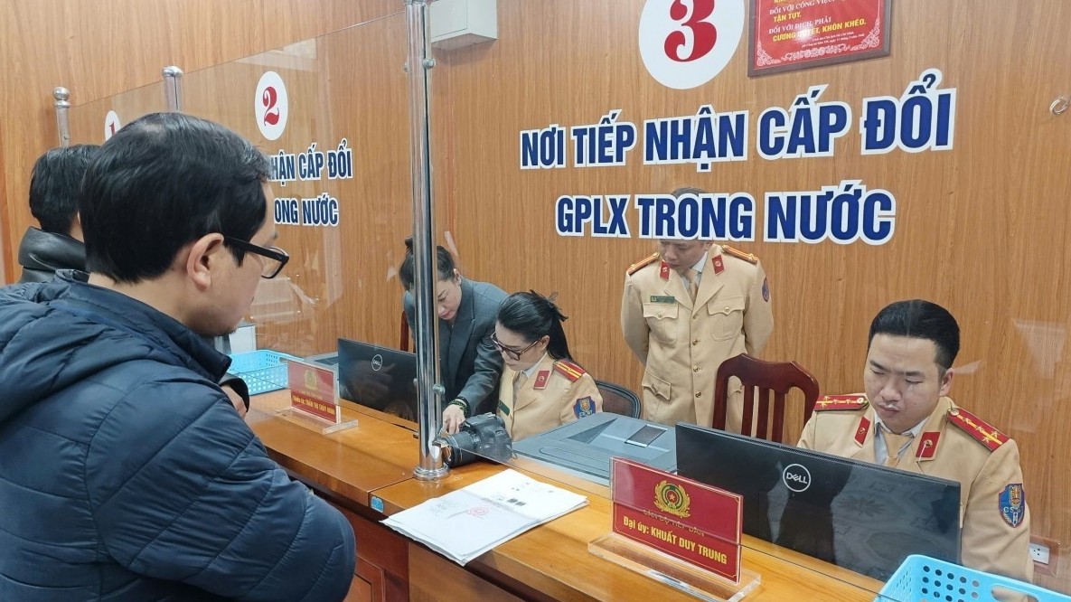 Trang thông tin điện tử mới cung cấp dịch vụ công về cấp, đổi giấy phép lái xe