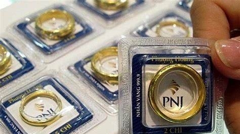 Giá vàng nhẫn PNJ chiều 26/3 vượt vàng miếng, tiến sát mức 99 triệu đồng/lượng