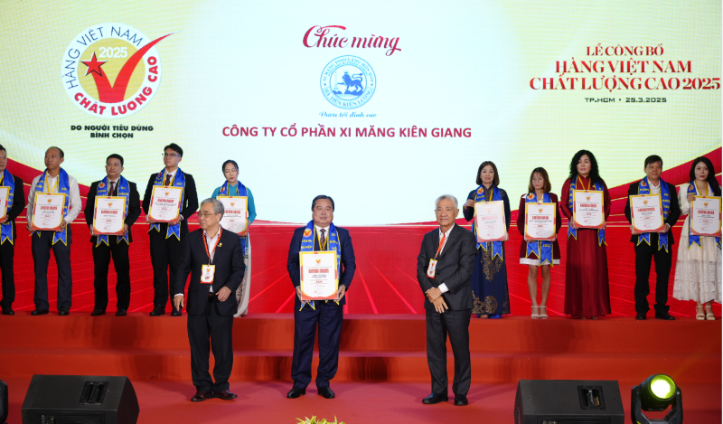 Tập đoàn Tân Á Đại Thành khẳng định uy tín với danh hiệu “Hàng Việt Nam chất lượng cao” 19 năm liên tiếp