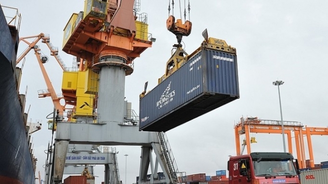 Gợi mở hướng đi mới trong biến động thương mại toàn cầu