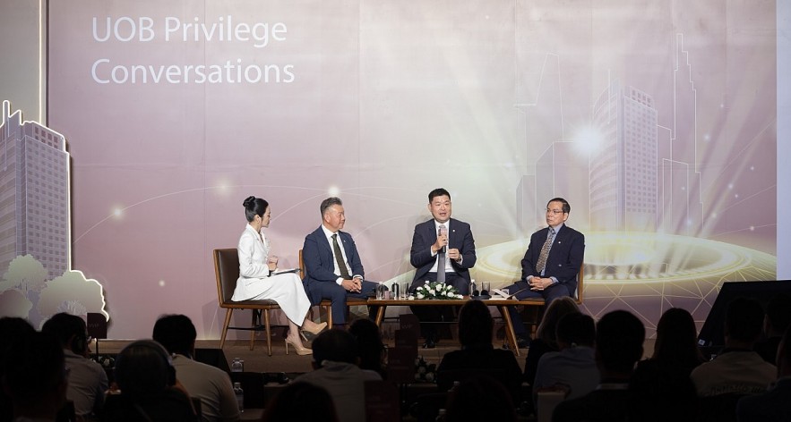 Gợi mở hướng đi mới trong biến động thương mại toàn cầu