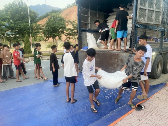 Xuất cấp bổ sung gần 50 tấn gạo dự trữ hỗ trợ học sinh tại Bắc Giang, Cà Mau