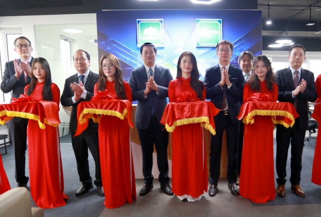 Khai trương Trung tâm ươm tạo và phát triển bán dẫn