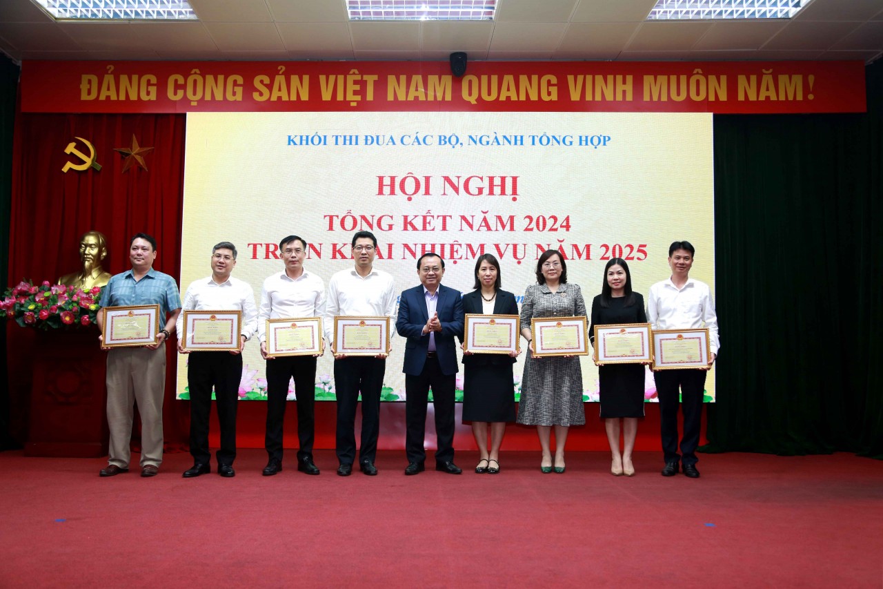 Khối thi đua các Bộ, ngành tổng hợp tiếp tục đẩy mạnh các phong trào thi đua gắn với nhiệm vụ chính trị năm 2025