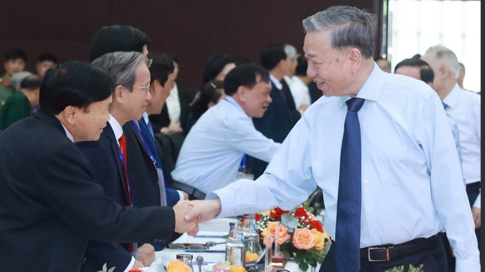 Tổng Bí thư Tô Lâm gặp mặt cán bộ lão thành cách mạng, người có công, gia đình chính sách tiêu biểu