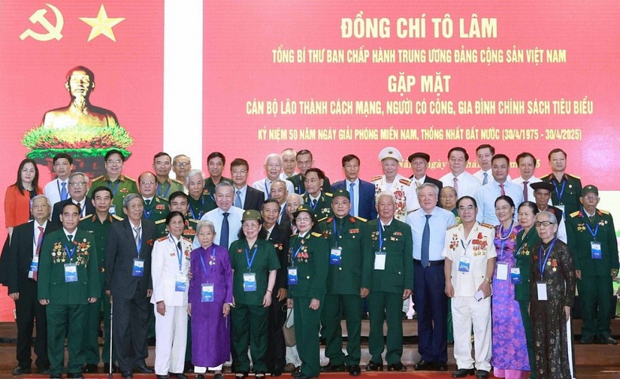 Tổng Bí thư Tô Lâm gặp mặt cán bộ lão thành cách mạng, người có công, gia đình chính sách tiêu biểu