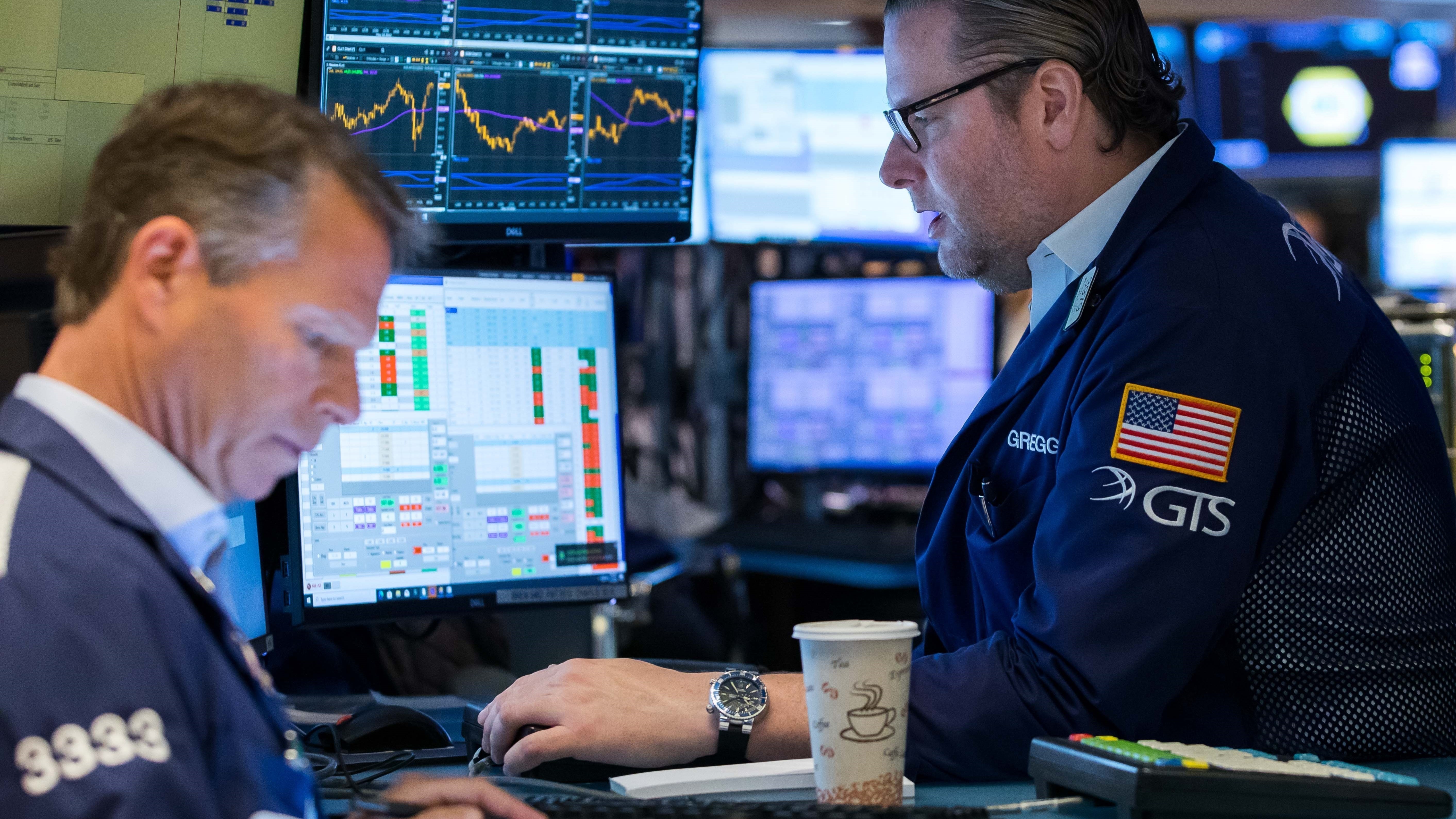 Chứng khoán Phố Wall lao dốc mạnh vào cuối tuần, với làn sóng bán tháo cổ phiếu công nghệ