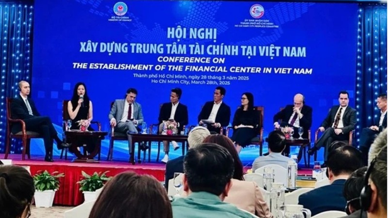 Vietnam develops roadmap for establishing international financial centre