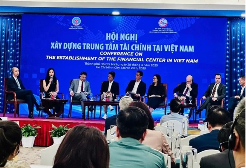 Vietnam develops roadmap for establishing international financial centre