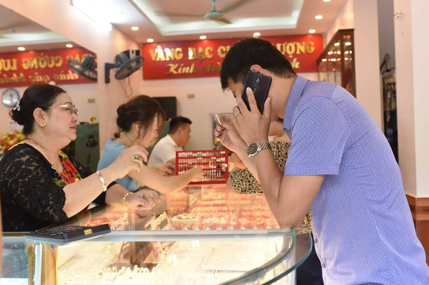 Giá vàng hôm nay (31/3): Neo ở mức cao và dự báo đà tăng vẫn chưa dừng