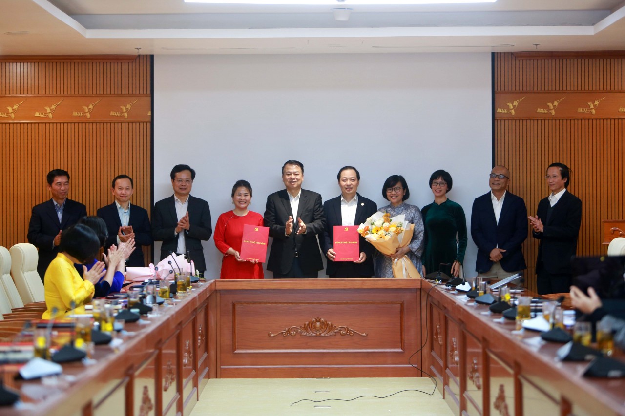 Công bố các quyết định nhân sự lãnh đạo và chi ủy Cục Quản lý nợ và kinh tế đối ngoại