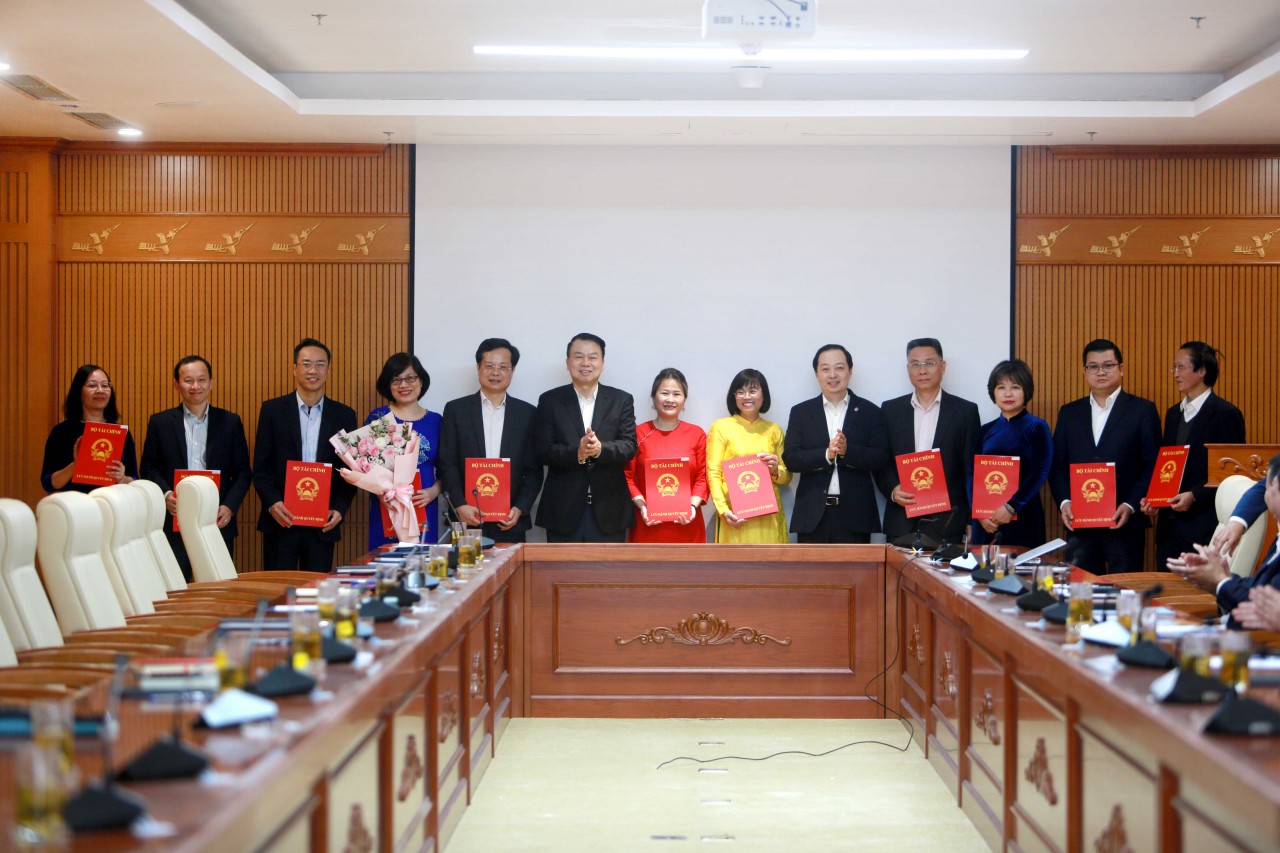 Công bố các quyết định nhân sự lãnh đạo và chi ủy Cục Quản lý nợ và kinh tế đối ngoại