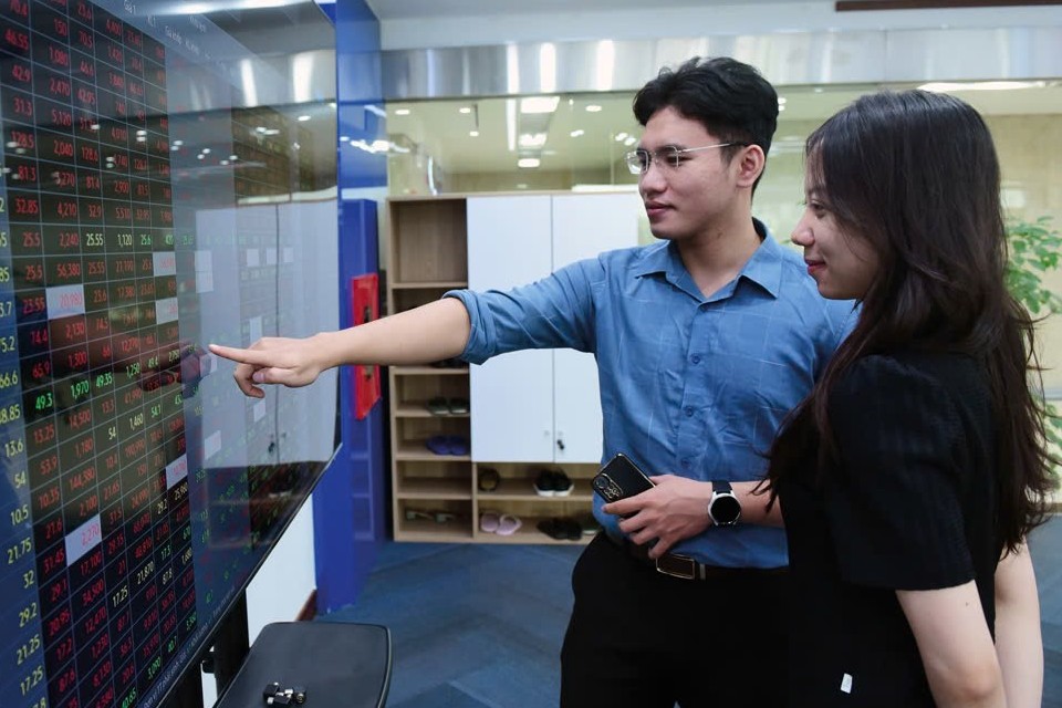 Cuộc đua tăng vốn của các công ty chứng khoán đón “sóng” nâng hạng