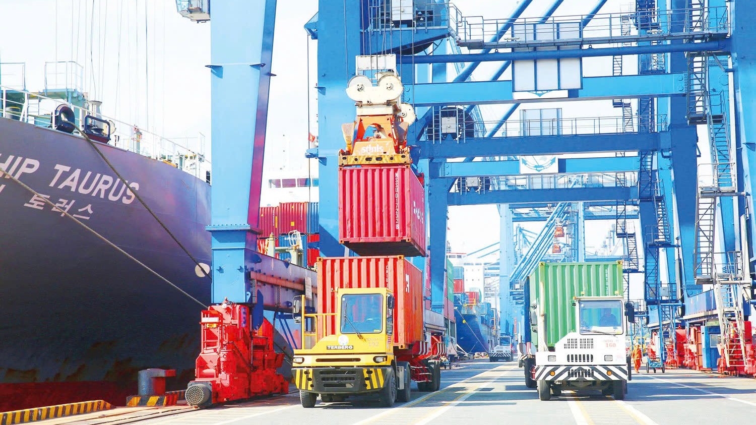 Cải thiện cán cân thương mại từ điều chỉnh chính sách thuế