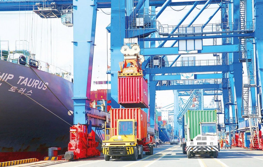 Cải thiện cán cân thương mại từ điều chỉnh chính sách thuế