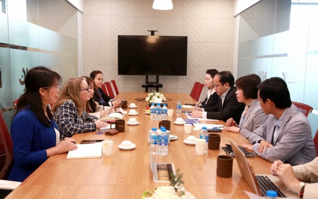 Thứ trưởng Bộ Tài chính Nguyễn Thị Bích Ngọc tiếp Phó Chủ tịch Tập đoàn Intel Sarah Kemp