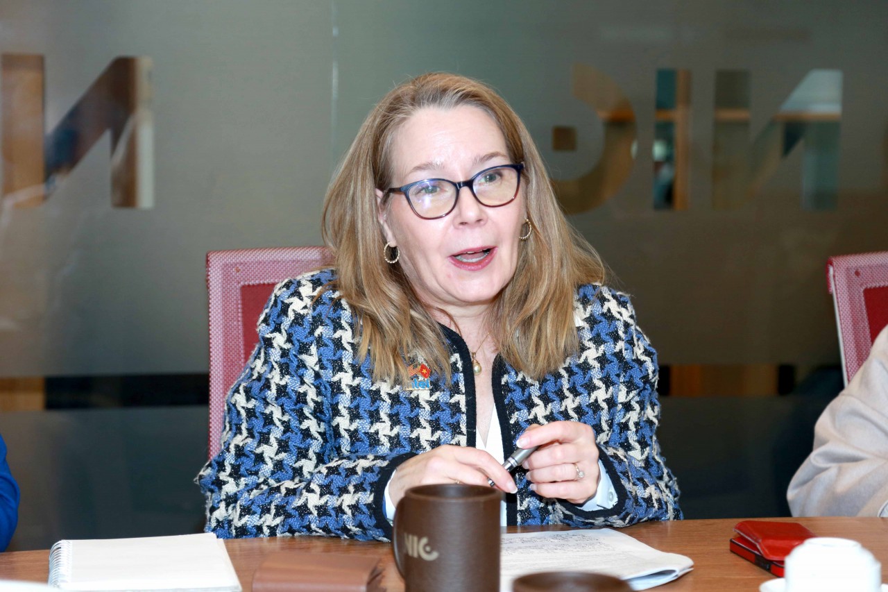 Thứ trưởng Bộ Tài chính Nguyễn Thị Bích Ngọc tiếp Phó Chủ tịch Tập đoàn Intel Sarah Kemp