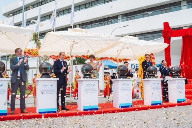 Phó Thủ tướng Nguyễn Hòa Bình và Nhà vua Bỉ dự lễ khai trương Tổ hợp Văn phòng dịch vụ khu công nghiệp Bắc Tiền Phong