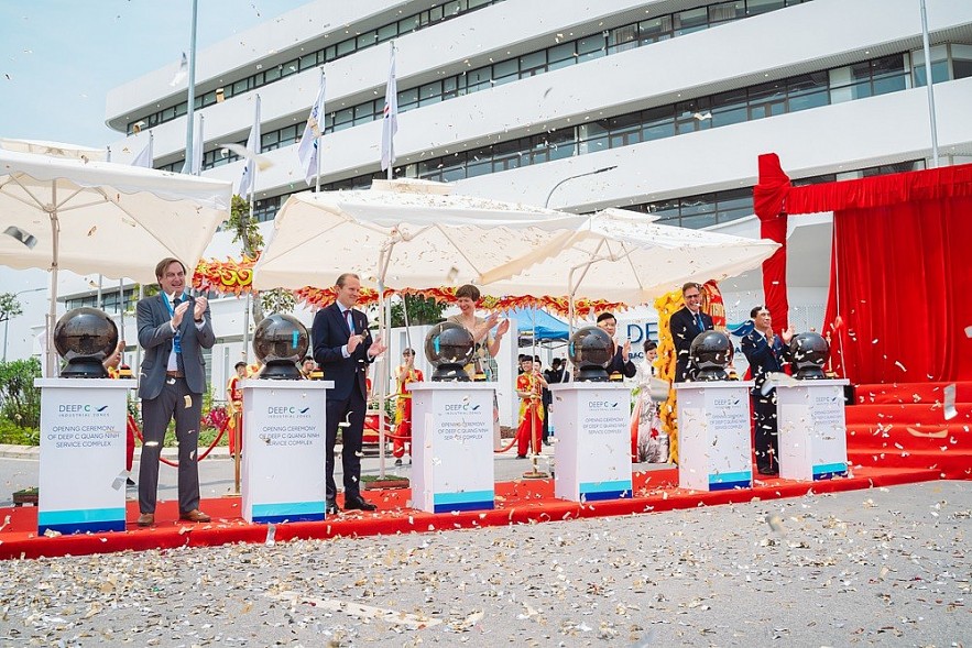 Phó Thủ tướng Thường trực Nguyễn Hòa Bình và Nhà vua Bỉ dự lễ khai trương Tổ hợp Văn phòng dịch vụ KCN Bắc Tiền Phong