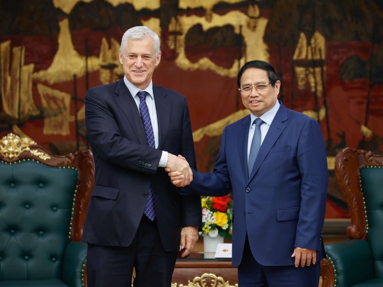 Thủ tướng đề nghị Standard Chartered hỗ trợ Việt Nam xây dựng các trung tâm tài chính quốc tế- Ảnh 1. Thủ tướng đề nghị Standard Chartered hỗ trợ Việt Nam xây dựng các trung tâm tài chính quốc tế- Ảnh 1.