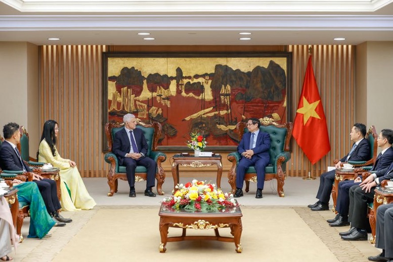 Thủ tướng đề nghị Standard Chartered hỗ trợ Việt Nam xây dựng các trung tâm tài chính quốc tế- Ảnh 3. Thủ tướng đề nghị Standard Chartered hỗ trợ Việt Nam xây dựng các trung tâm tài chính quốc tế- Ảnh 3.