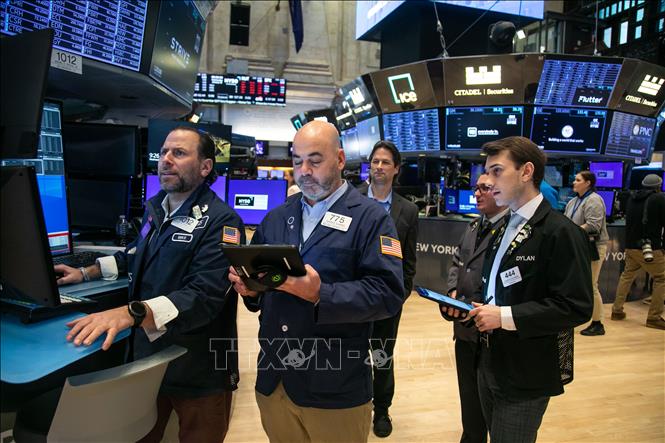 Thị trường chứng khoán Mỹ lao dốc sau khi Tổng thống Trump công bố chính sách thuế mới Chú thích ảnh