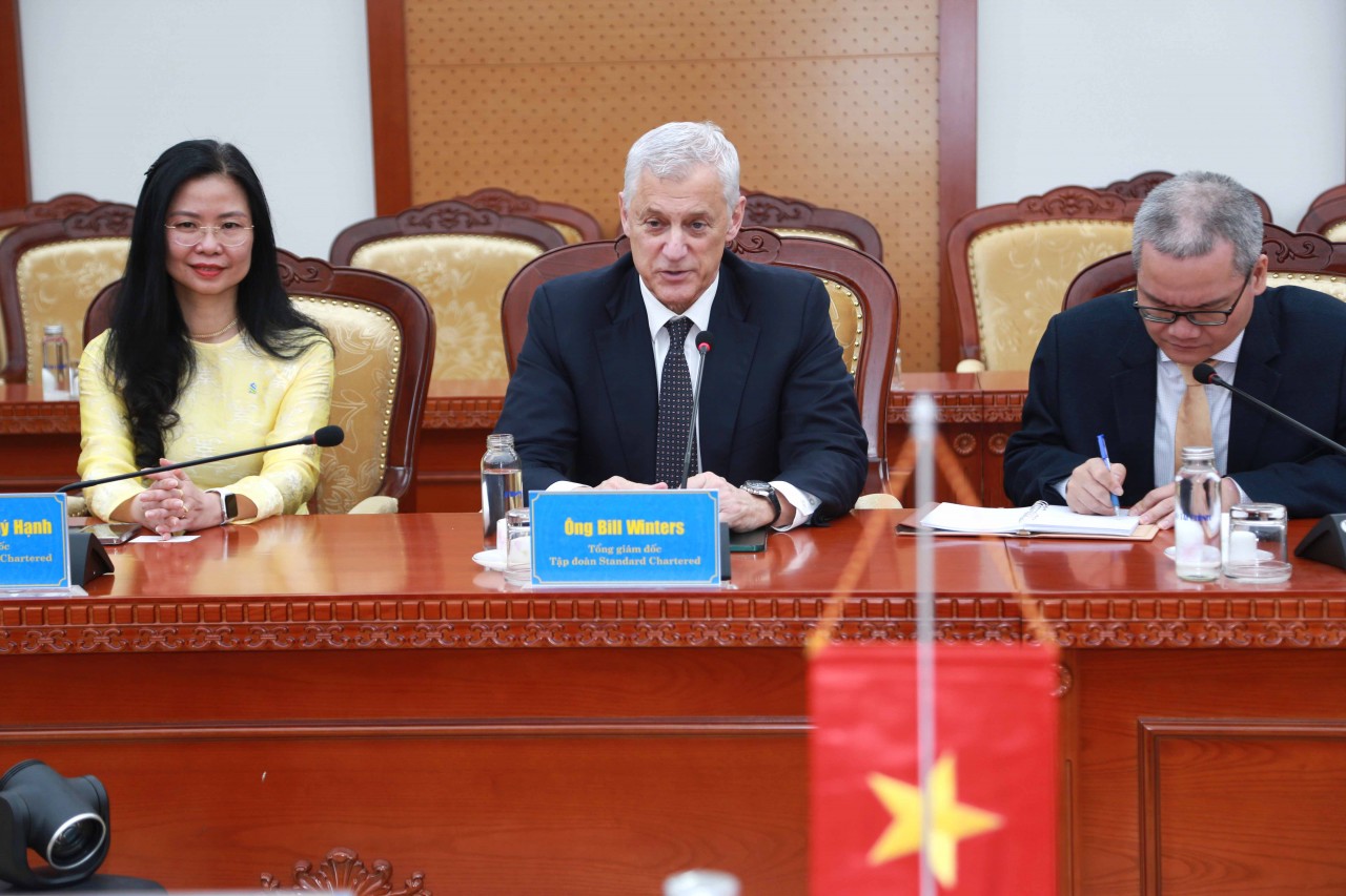Bộ trưởng Nguyễn Văn Thắng tiếp Tổng Giám đốc Tập đoàn Standard Chartered Bill Winter Bộ trưởng Nguyễn Văn Thắng tiếp Tổng Giám đốc Tập đoàn Standard Chartered Bill Winter