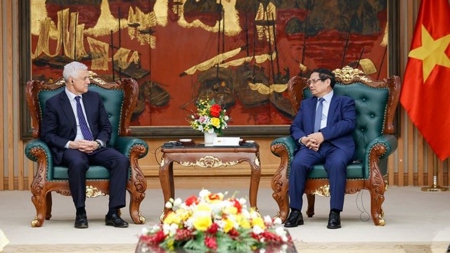 Prime Minister urges Standard Chartered to support building int’l financial centers in Viet Nam
