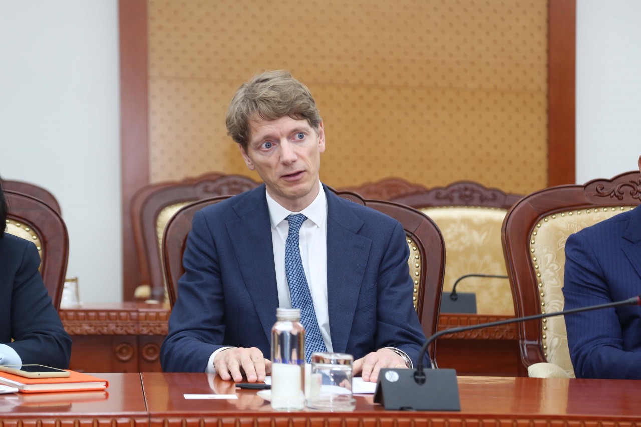 Bộ trưởng Nguyễn Văn Thắng tiếp Chủ tịch Tập đoàn A.P. Moller Holding Robert Maersk Uggla