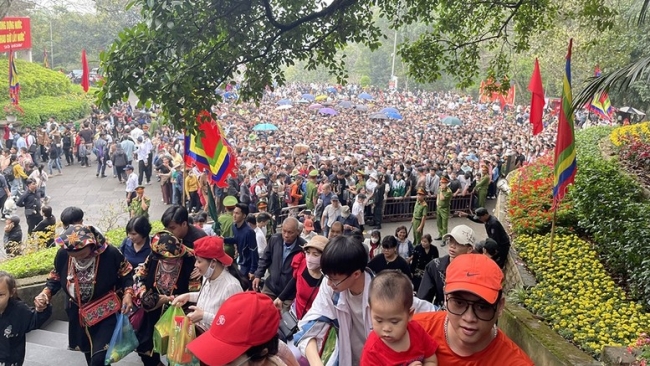 Người dân cả nước hướng về Giỗ Tổ Hùng Vương