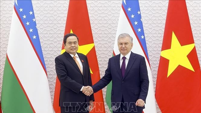 Chủ tịch Quốc hội Trần Thanh Mẫn hội kiến Tổng thống Uzbekistan