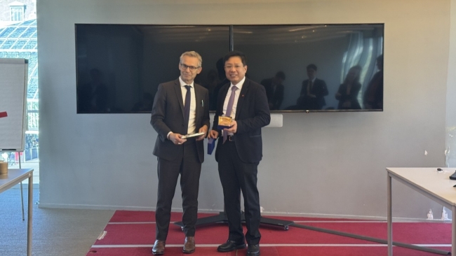 Bộ Tài chính trao đổi kinh nghiệm về phát triển thị trường các-bon tại châu Âu