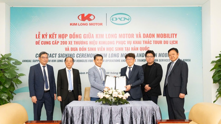 Lần đầu tiên hàng trăm xe bus điện Việt Nam xuất khẩu sang thị trường Hàn Quốc- Ảnh 1. Lần đầu tiên hàng trăm xe bus điện Việt Nam xuất khẩu sang thị trường Hàn Quốc- Ảnh 1.