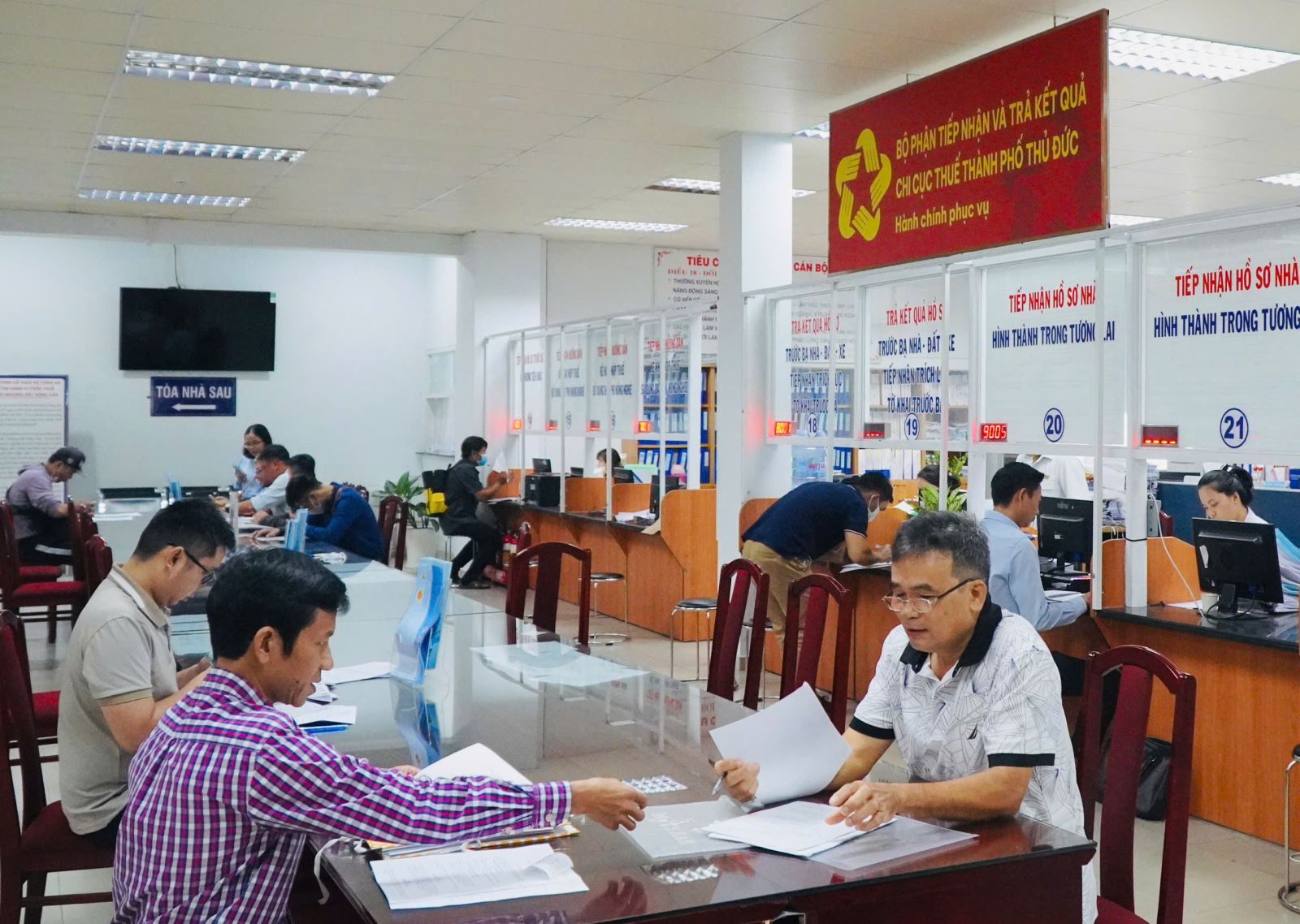 HĐND TP. Hồ Chí Minh sẽ biểu quyết bãi bỏ chính sách hỗ trợ thêm cho cán bộ thôi việc Chú thích ảnh