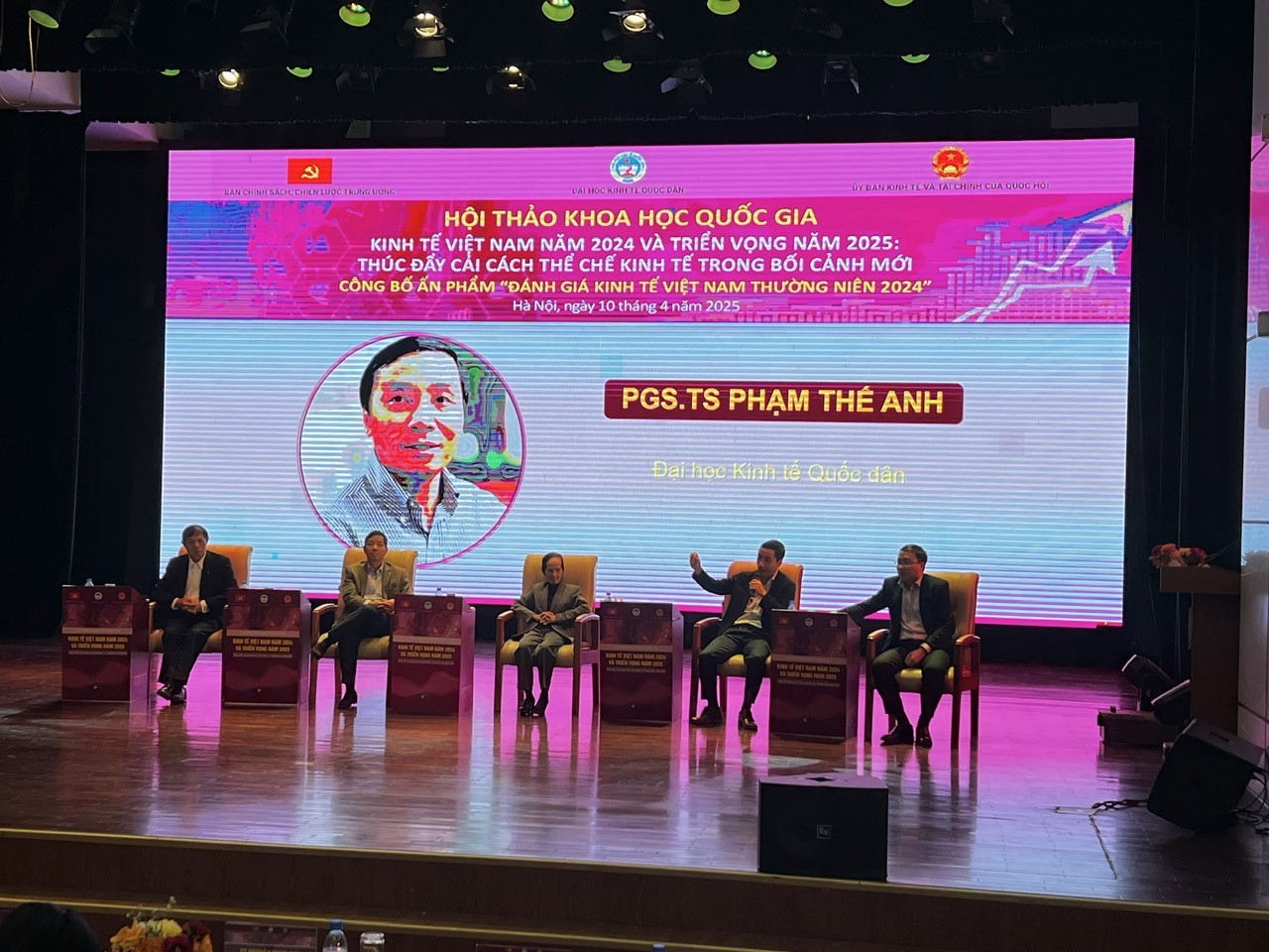 Việt Nam đứng trước cơ hội lớn để cải cách đồng bộ thể chế kinh tế Việt Nam đứng trước cơ hội lớn để cải cách đồng bộ thể chế kinh tế