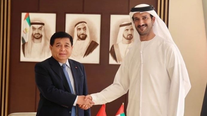Deputy PM meets with UAE officials, int'l agency leaders in Abu Dhabi