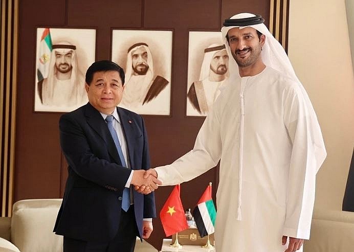 Deputy PM meets with UAE officials, int'l agency leaders in Abu Dhabi