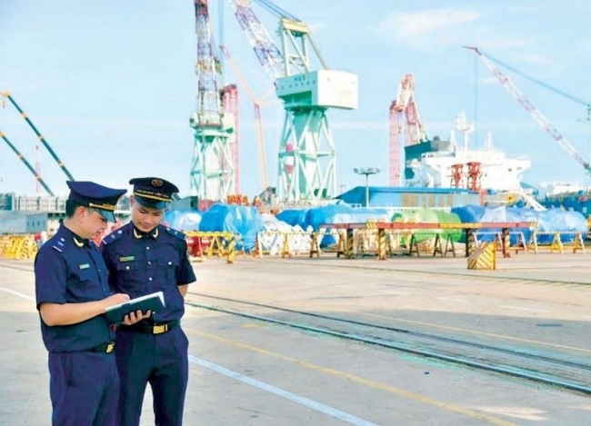 Hải quan thông quan cho kim ngạch xuất nhập khẩu tăng hơn 24,3 tỷ USD