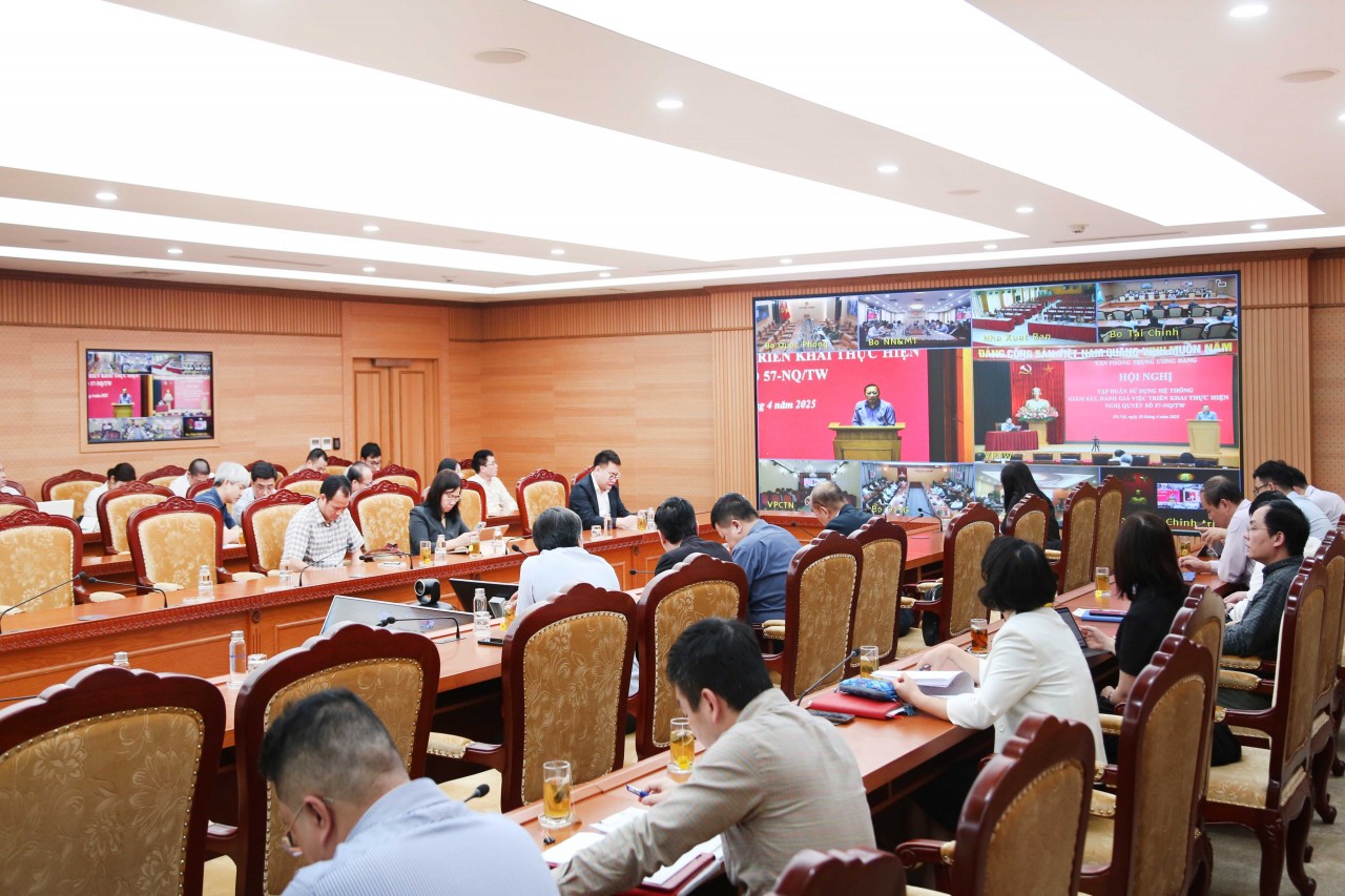 Tập huấn sử dụng Hệ thống giám sát, đánh giá việc thực hiện Nghị quyết 57 Tập huấn sử dụng Hệ thống giám sát, đánh giá việc thực hiện Nghị quyết 57