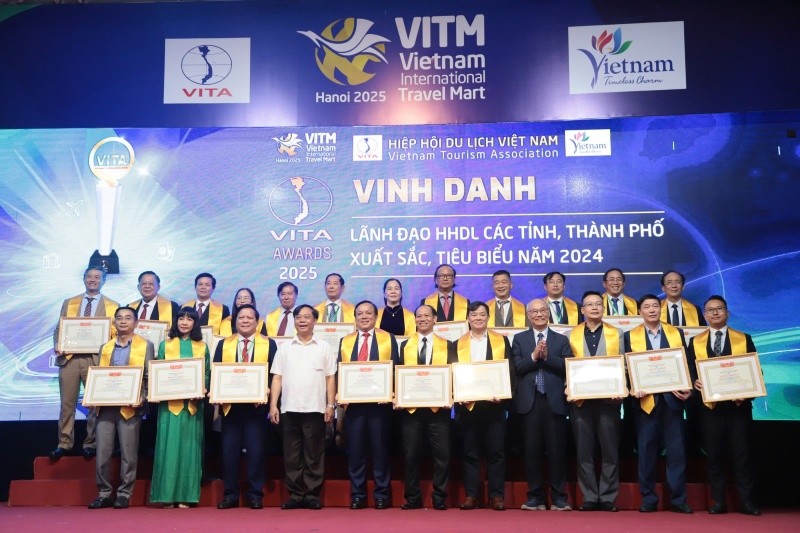Vinh danh 224 cá nhân tổ chức doanh nghiệp du lịch tiêu biểu Vinh danh 224 cá nhân tổ chức doanh nghiệp du lịch tiêu biểu