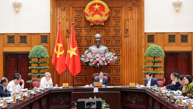 Thủ tướng: Ứng phó chủ động, kịp thời, linh hoạt trong mọi tình huống, khẩn trương hỗ trợ doanh nghiệp, người dân