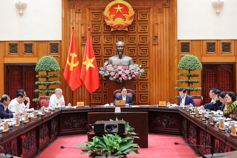 Thủ tướng: Ứng phó chủ động, kịp thời, linh hoạt trong mọi tình huống, khẩn trương hỗ trợ doanh nghiệp, người dân- Ảnh 1.